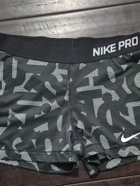 Nike Pro Shorts Women Large Performance Shorts with Black Stitching
